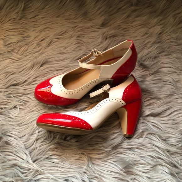Red and white heeled saddle shoes, size 8 - Picture 4 of 7